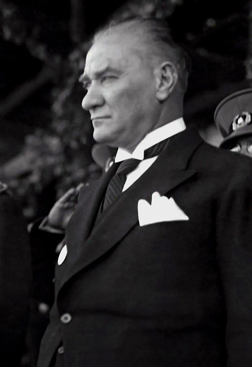 Ülkenin ve devrimlerin içeriden ve dışarıdan gelebilecek tehlikelere karşı korunması için bütün milliyetçi ve cumhuriyetçi güçlerin bir arada toplanması gerekir."

Atatürk - 25 Mart 1931
