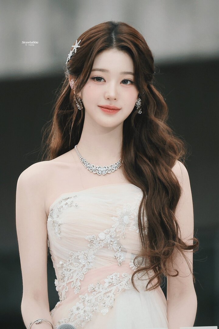 HUEEE WONYOUNG CANTIK BANGET SAYAANG.. MY PRINCESS, MY SLAY GIRL, MY FOREVER GIANT BABY. TAKBIRRR!! -star