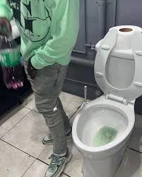 Knckdwnn's tweet photo. @FJXSU kodak black matching his toilet water vibes https://t.co/5rVYN74UIi