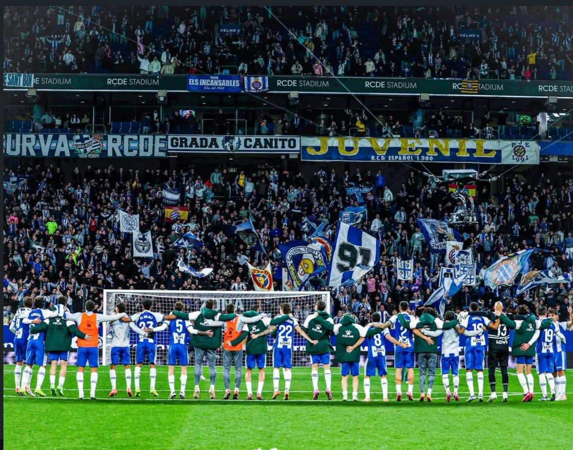 Todavía no somos conscientes del salto competitivo tremendo dado por el Espanyol. De salvarse en la última jornada a, meses después, estar en QUINTA posición.

El equipo revelación de LaLiga. Unión total entre técnico y jugadores.

31.711 abonados. Temporada para disfrutar #rcde