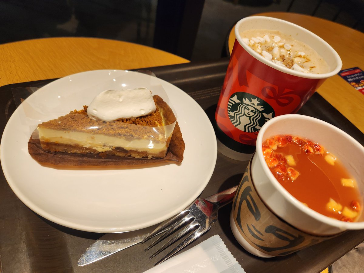 今日はなんだか仕事バタバタだった💦
セレックのとことんクローズドシステムっぷりにはホント苦労させられる...
夫が迎えに来てくれて、お疲れ様のスタバ、スモアチョコレートラテ。