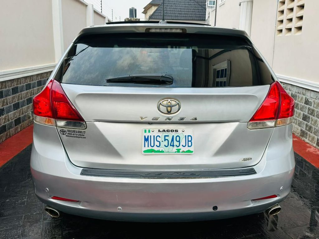 Thumb Start Ignition
Navigation System
Reverse Camera
Parking Sensors
Parking Assist
Dual Panoramic Roof
Alloy Rims

For the buyer who recognizes true value instantly, this is it.