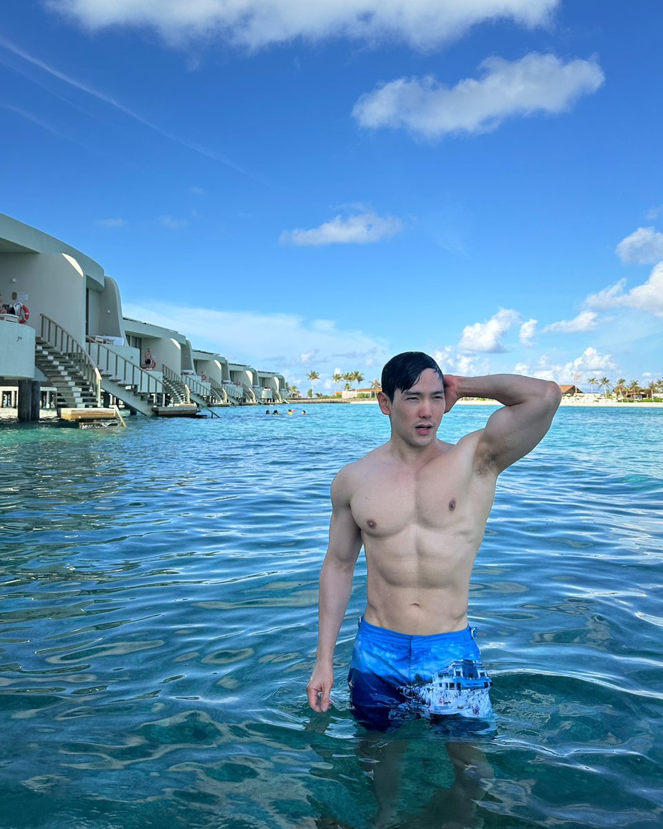 JoeTrivisvavet's tweet photo. Mostly Sunny…😇✨💙💙💙
#Orlebarbrownthailand #OrlebarBrown #FEELSUMMER #OBsAroundTheWorld #HOLIDAYBETTER https://t.co/xWlbE8muBV