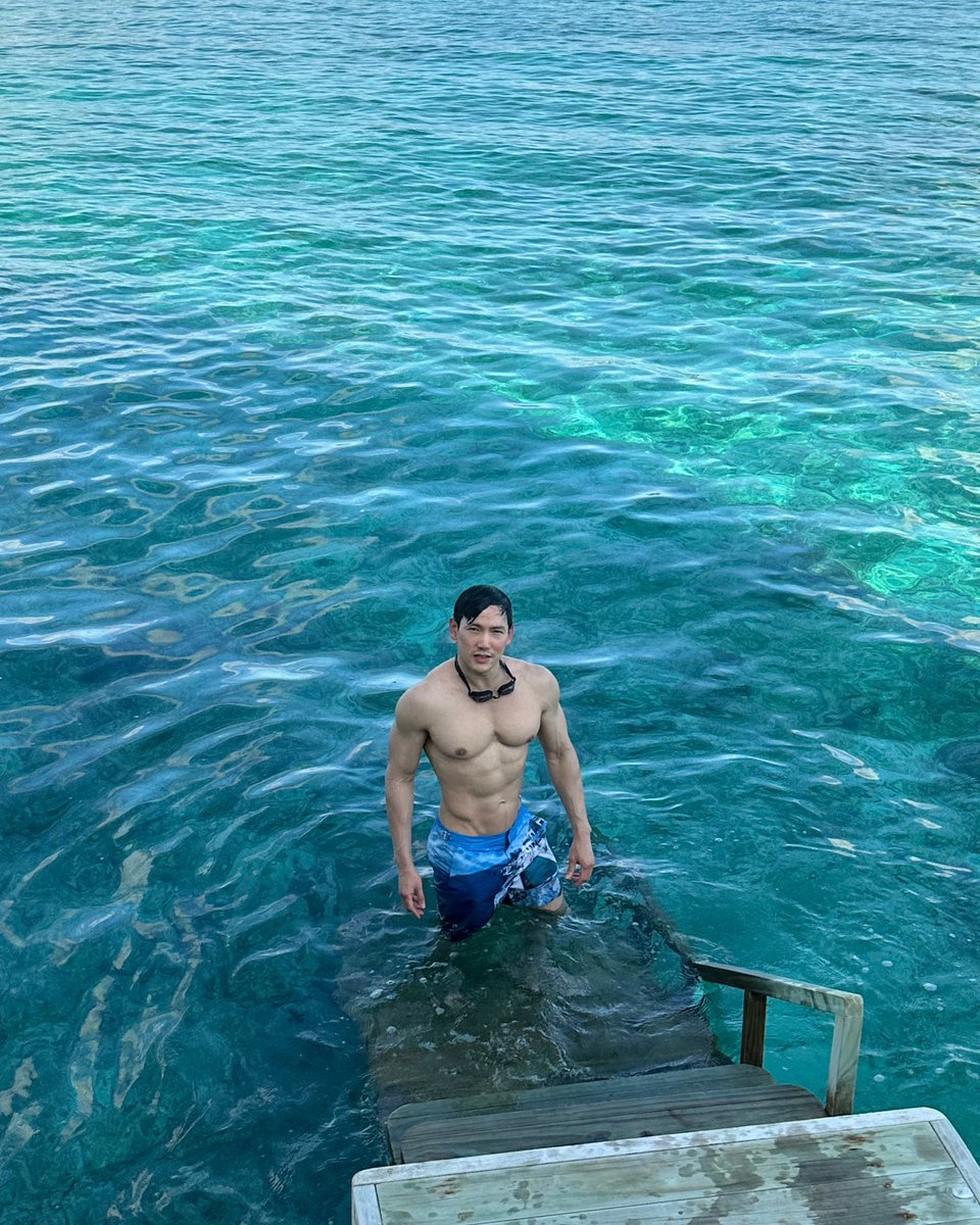 JoeTrivisvavet's tweet photo. Mostly Sunny…😇✨💙💙💙
#Orlebarbrownthailand #OrlebarBrown #FEELSUMMER #OBsAroundTheWorld #HOLIDAYBETTER https://t.co/xWlbE8muBV