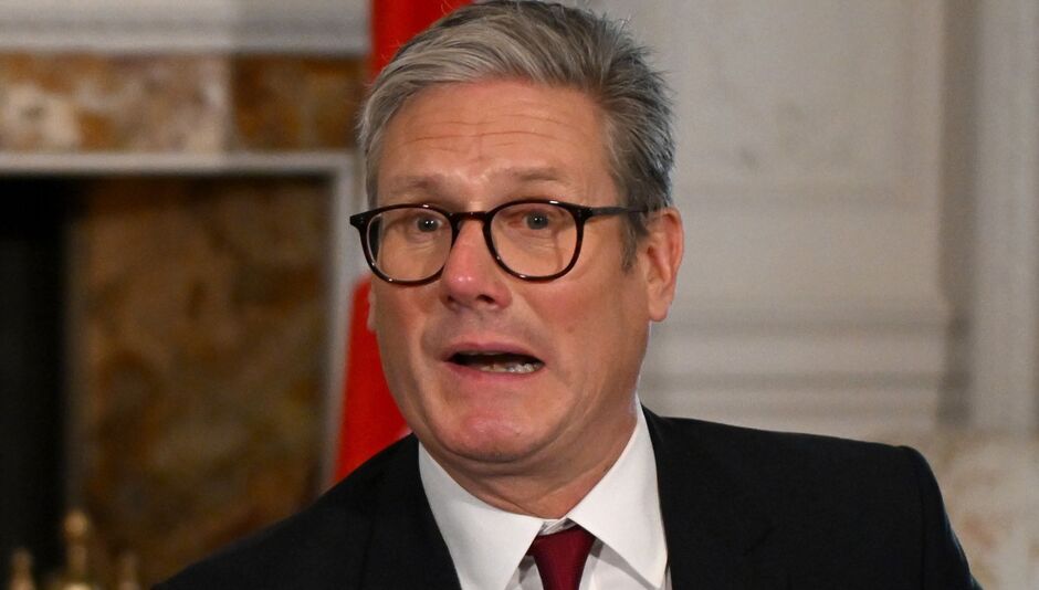 🚨 Keir Starmer has said Trump is WRONG on mass immigration 🇬🇧 🇺🇸 

As Donald Trump is REOMVING illegals from USA, Starmer said Trumps stance on immigration is "NOT RIGHT"❗️

Starmer is PATHETIC. He will sit back whilst our people are murdered and raped by foreign invaders ⚠️