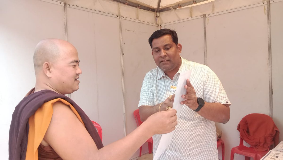 vidhya_shakthi's tweet photo. DAY 7:Kashi Tamil Sangamam 4.0
Visitors from Myanmar at Tamil Karkalam!
A reminder of the historic Tamil–Burma bond built through ancient trade and shared heritage.
@iitmadras   @EduMinOfIndia   @IRCTCofficial   
#TamilKarkalam  #TamilMyanmar #CulturalBond  #Tamilheritage https://t.co/W7ai2ClBR2