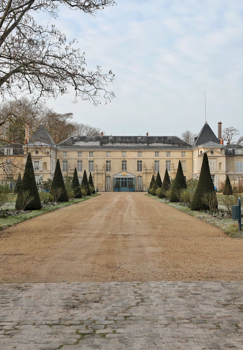 🔴 𝗟𝗲 𝗿𝘆𝘁𝗵𝗺𝗲 𝗱𝗲𝘀 𝘀𝗮𝗶𝘀𝗼𝗻𝘀 ! 🌎 
À l'occasion de cette #JournéeMondialeduClimat, nous vous partageons une belle photo d'hiver ! ✨️ 

La neige arrivera t-elle bientôt au château de Malmaison ? ❄️