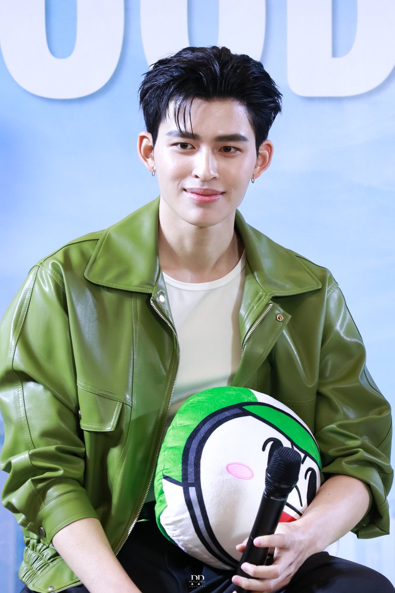 พี่ปอนด์คนหล่อออออออ 🥰

Pond x LINE MAN LIVE

#LINEMANถูกสุดทุกวันwithPond
#ppnaravit <a href="/ppnaravit/">ppnaravit</a>