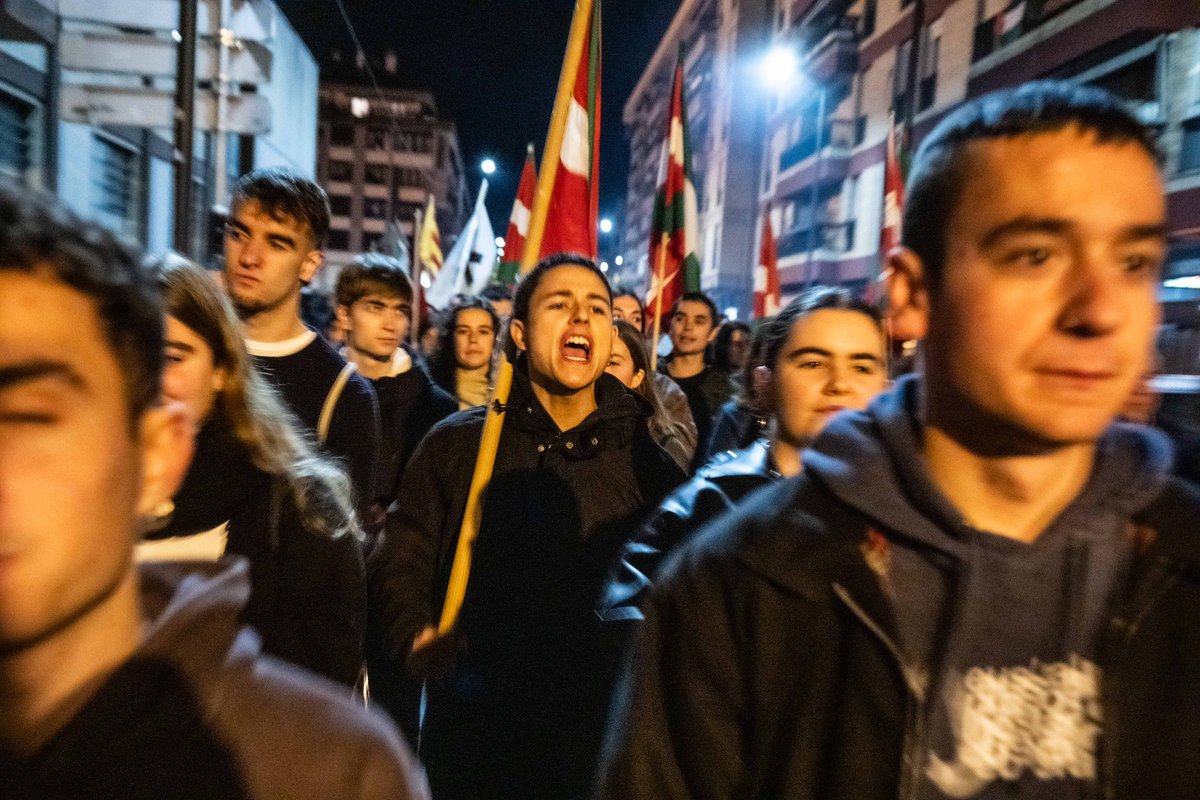 Indar erakustaldia Debagoieneko Ernaik, Espainiako konstituzio egunez, Bergaran. 

Jose Luis Elkorori merezitako aitortza egin eta borrokaren lekukoa hartuz etorkizunera begira jarri gara.