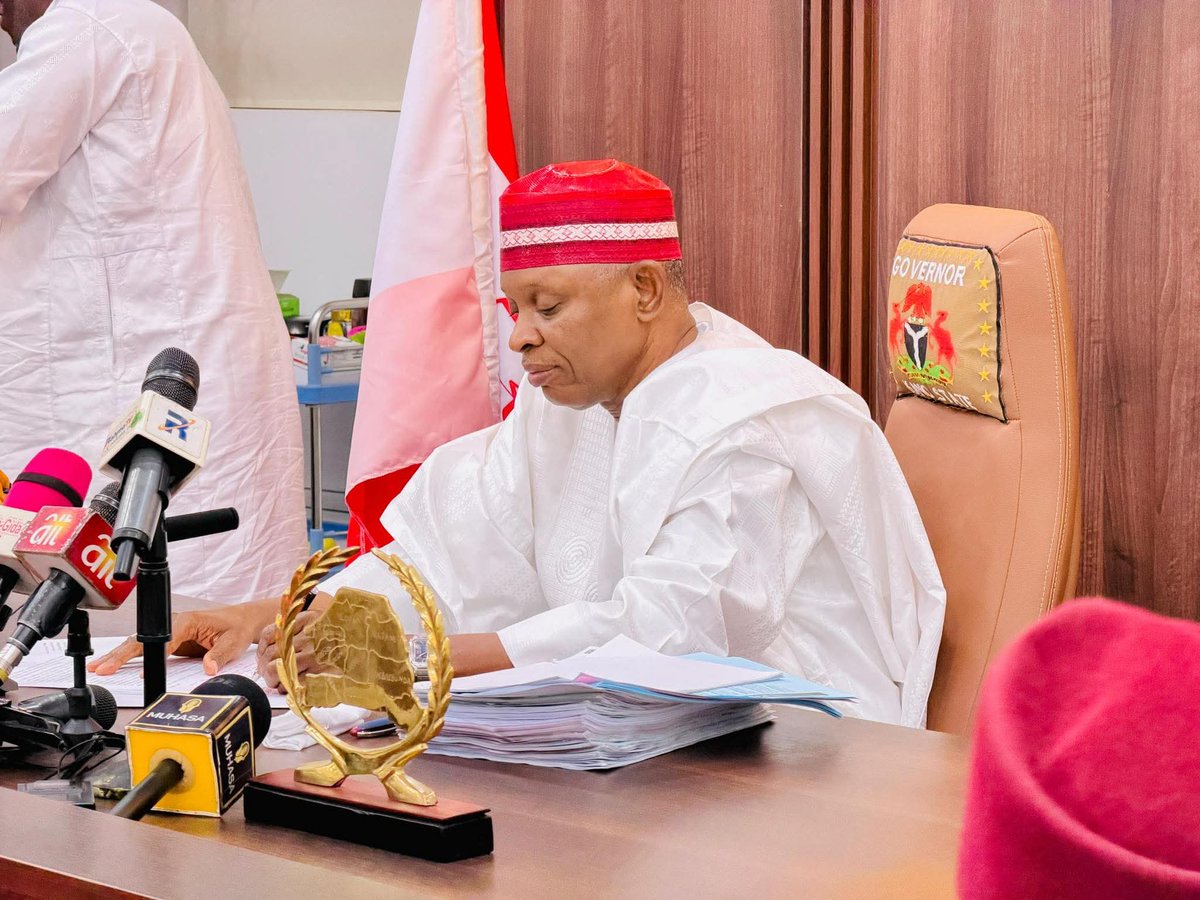 Mod33333's tweet image. As long as you are a governor in the 19 Northern State 
Abba out performed you x3 to x5 
Pure work no optics, no PR no Omojuwa🙏