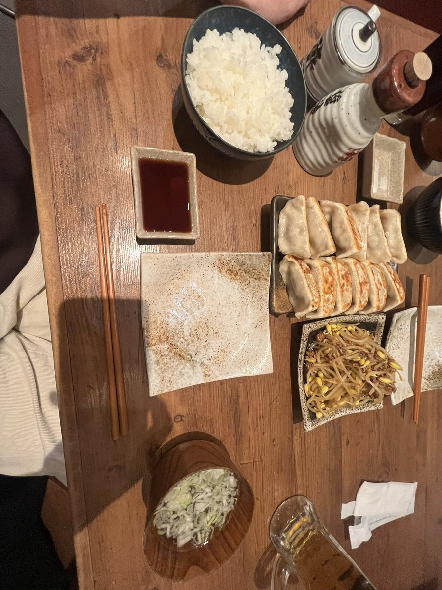 真っ当な食事すぎる　夜に外食してこんなまともだったのいつぶりかわからなくて涙出る