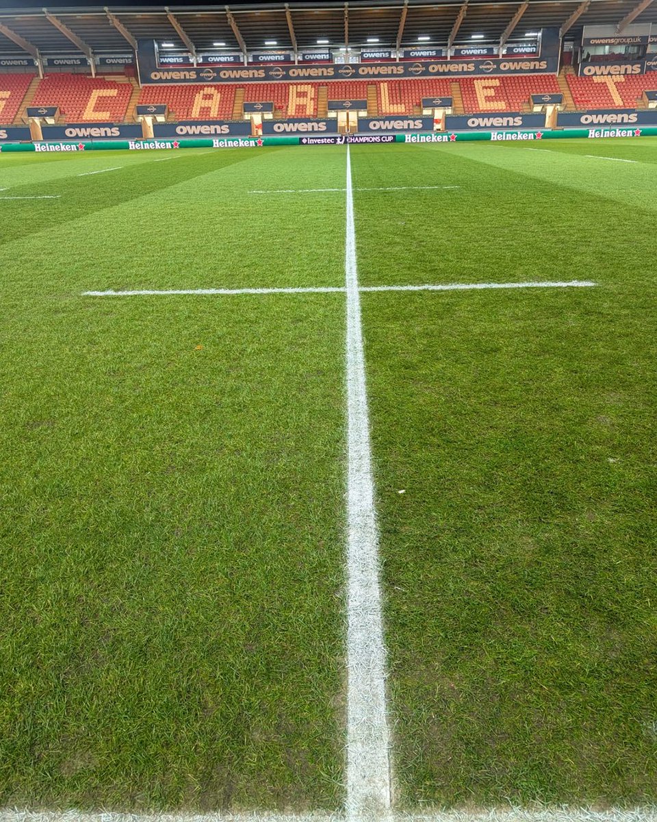 Parc y Scarlets looking superb over the weekend for the clash between <a href="/scarlets_rugby/">Scarlets Rugby</a> and <a href="/BristolBears/">Bristol Bears 🐻</a> 😍🏉🏟️🏴󠁧󠁢󠁷󠁬󠁳󠁿

The pitch was marked using our Atom line marking applicator and our sustainable Atomic line marking paint creating bright, durable and long-lasting lines 👌🏻

#Bowcom