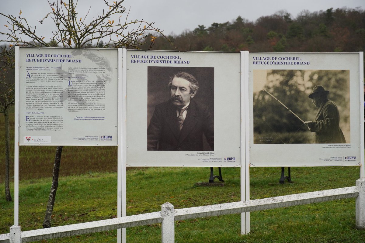 🇫🇷 120 ans après, la laïcité demeure un pilier de notre République.

Ce matin, <a href="/SebLecornu/">Sébastien Lecornu</a>, Peemier ministre, était à Houlbec-Cocherel pour honorer Aristide Briand et la loi de 1905.

Face à la hausse des actes antireligieux, réaffirmons-le : la laïcité n’est pas négociable.
