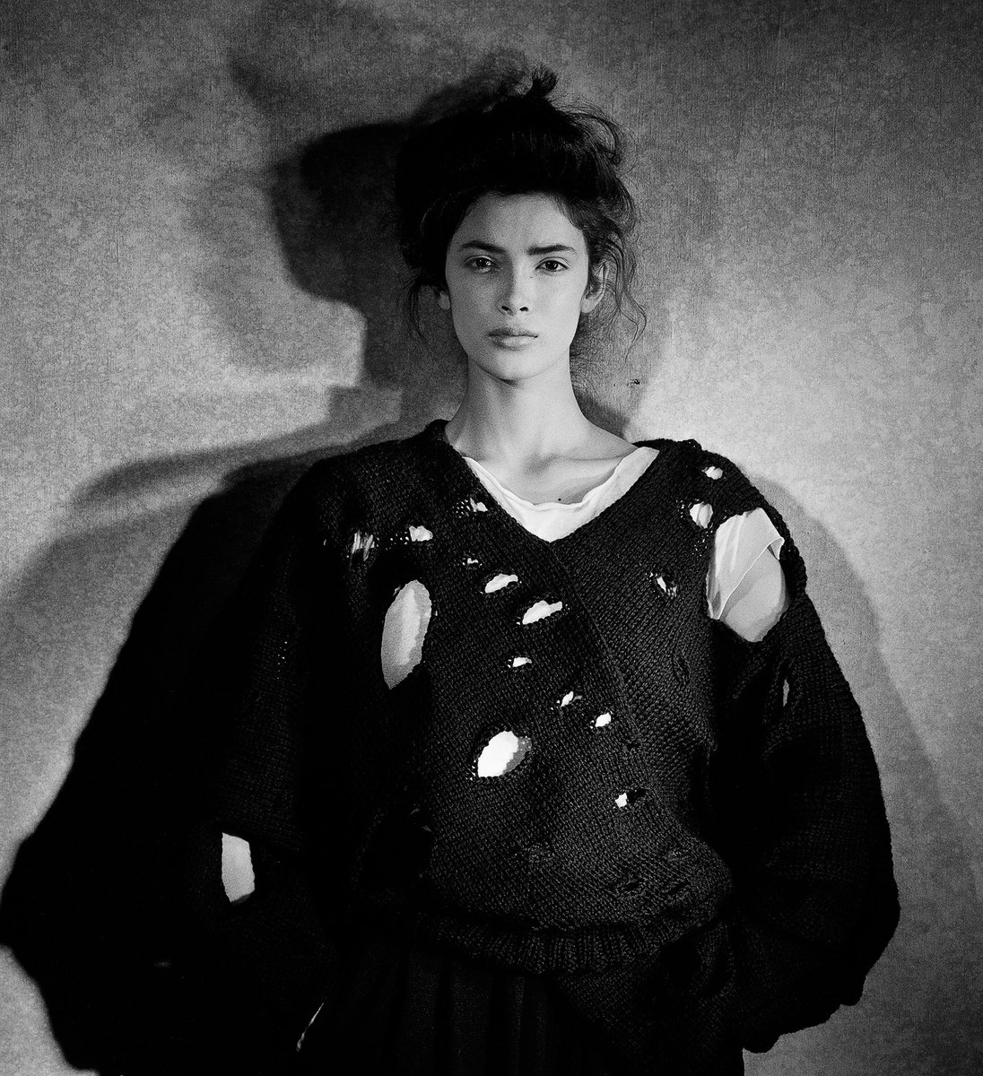 sashagrishin18's tweet photo. She’s got the look - Vivienne Westwood and Rei Kawakubo come to the NGV for the summer with a spectacular exhibition https://t.co/fPOn4090UB https://t.co/iYkfoz3Doc