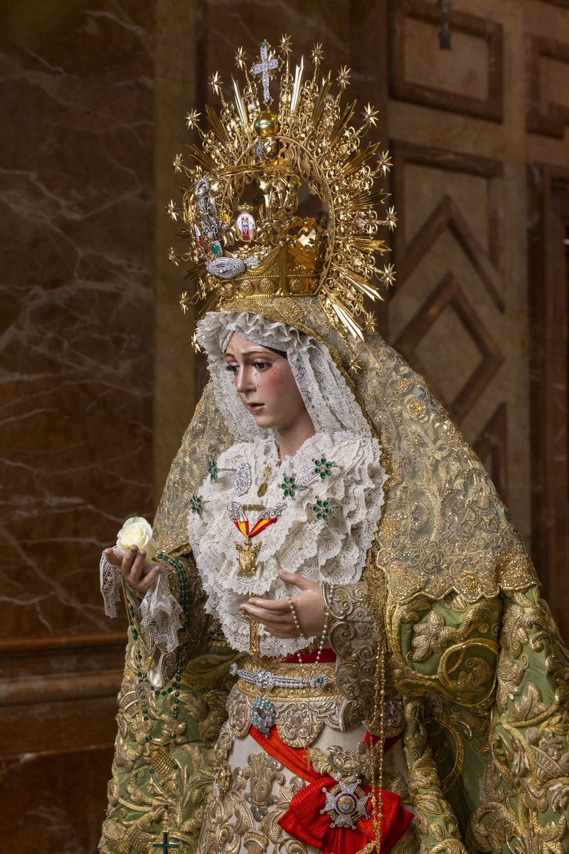 naxovh's tweet image. Si hay algo en esta vida
que nos protege y abraza, 
es la misericordia infinita 
en los ojos de la ESPERANZA 

#Macarena
#VuelveLaMacarena