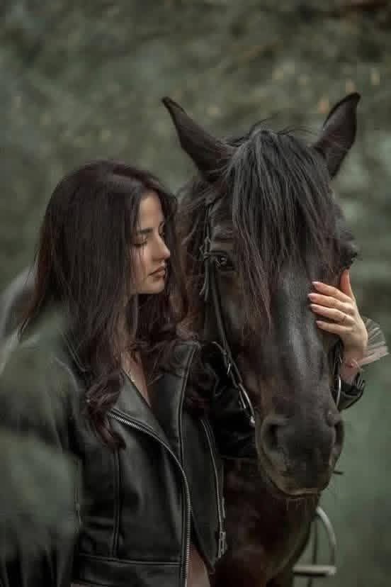 میں ہوں من و سلویٰ کی طرح کوئی انمول شئے
تم ٹھہرے قوم موسیٰ کی طرح بے قدرے لوگ۔۔۔🥀