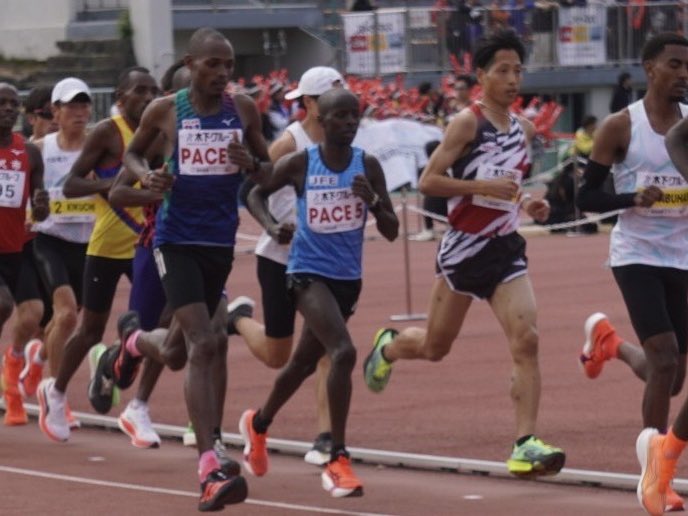 🏃‍♂️#JFE スチール競走部大会結果12/7(日)🏃‍♂️

福岡国際マラソン2025（福岡市）👟
8位 岩田 拓海選手 2時間11分20秒✨

岩田選手がレース終盤に粘り強さを発揮し、
見事8位に入賞しました🙌
エバンス選手もペースメーカーを25kmまで務めました🏃

皆さんのご声援ありがとうございました🤗