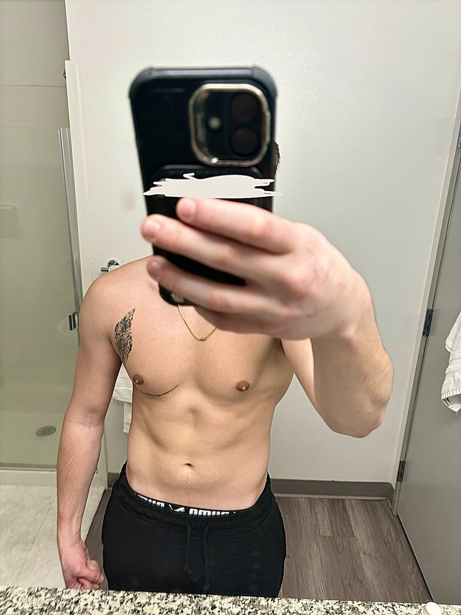 ZeeTheHound's tweet photo. You’re so lucky you even get to see this alpha god bod. Now come fill up daddy’s wallet like a good pig https://t.co/aSPncHVTmw