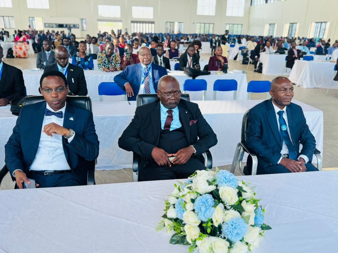 Uganda Union President Pr Samuel Kajoba, Executive secretary Pr Nicholas Bitamazire, Executive Treasurer Eld Lyada Isaac at the CUC session.

youtube.com/live/xWsDPqmlr…

Follow the live proceedings here.

#CUC 
#4thSession