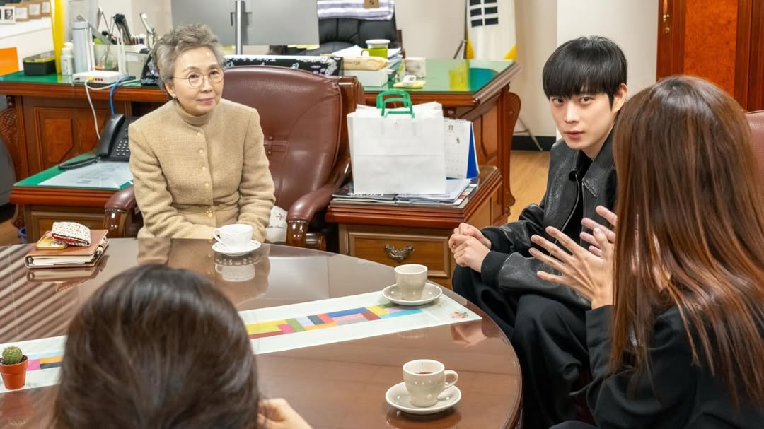 JJaeyumixx's tweet photo. #KimYoungDae has graduated from his studies 👏🏼 https://t.co/KkwhwO3Qw1