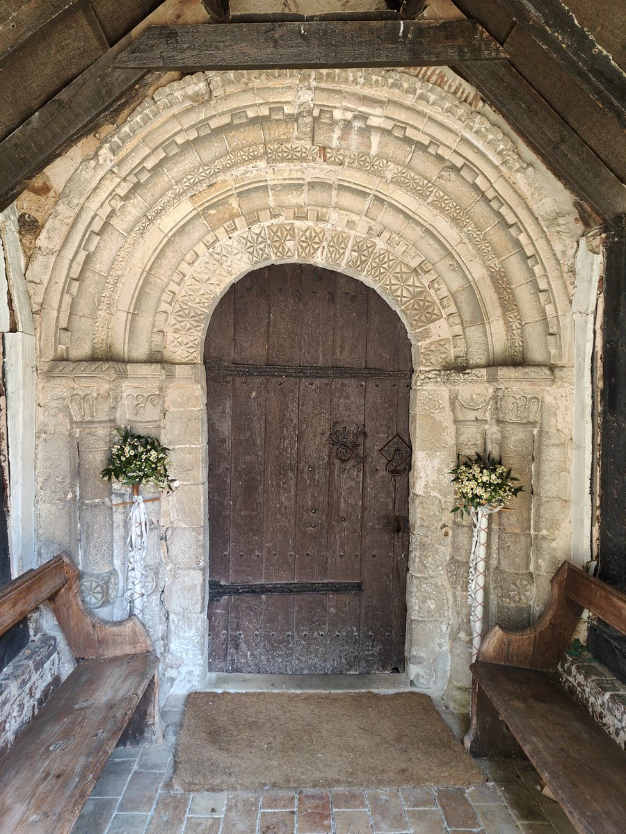 Matedwards7's tweet image. Door for Advent. 08/12/25.
My favourite local door, the wonderful Norman arch at Little Totham Church in Essex.