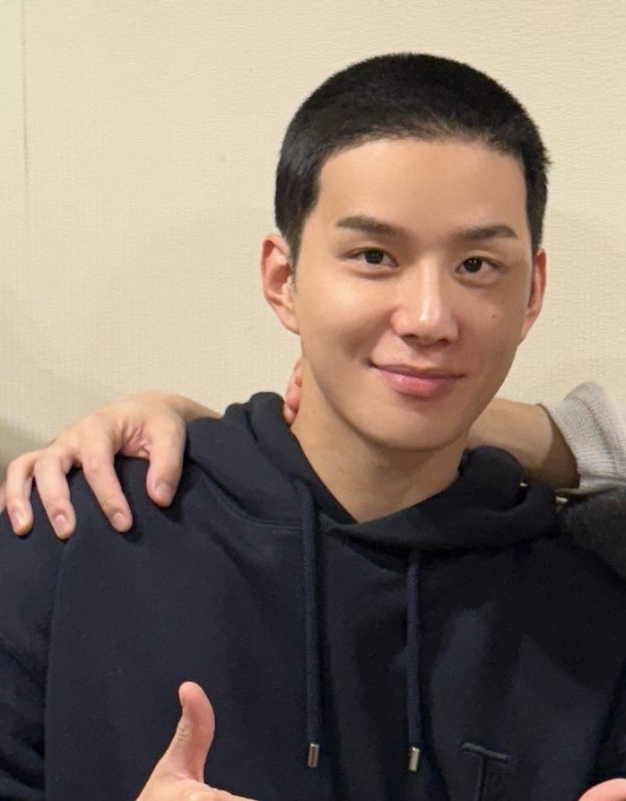 ceinnochen's tweet image. Ya Allah astaghfirullah sehat-sehat ya di barak duo botak ku @.Doyoung @.Jungwoo 😭🤍
Kembali dg sehat dan selamat, see you again 😭