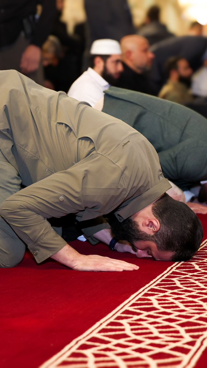 "ولسوف يعطيك ربك فترضى"

نصر وفتح…
قائد وإمام …
وتكبيرات تصل عنان السماء… 

اعطيتنا و اكرمتنا فرضيا 
فلك الحمد حتى ترضى ياربنا 🤍🦋

اللهم فرحًا كهذا بفتح المسجد الاقصى 
"وما ذلك على الله بعزيز"🤍✨