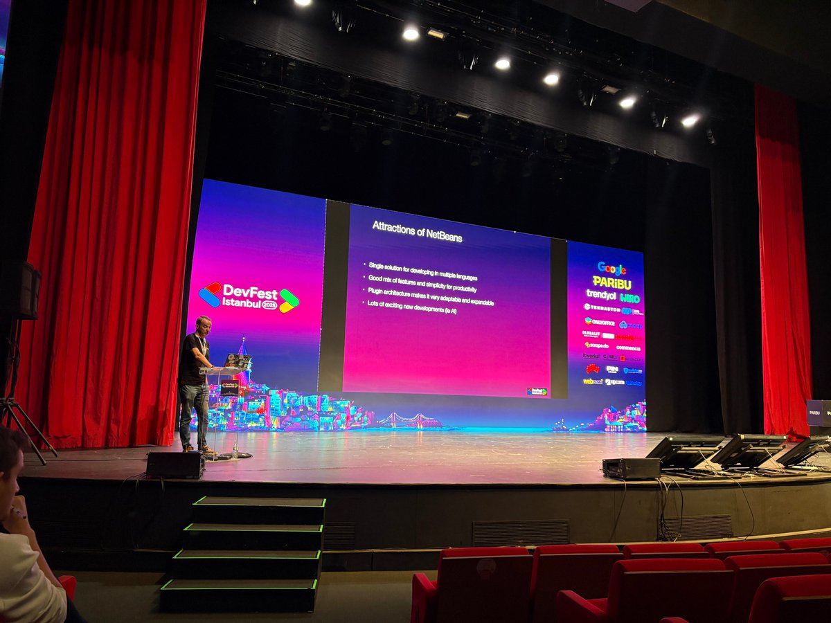 markee174's tweet image. Showing off #NetBeans at #dfist25 . My talk was a whistlestop tour in 30 minutes including the excellent Jeddict AI plugin