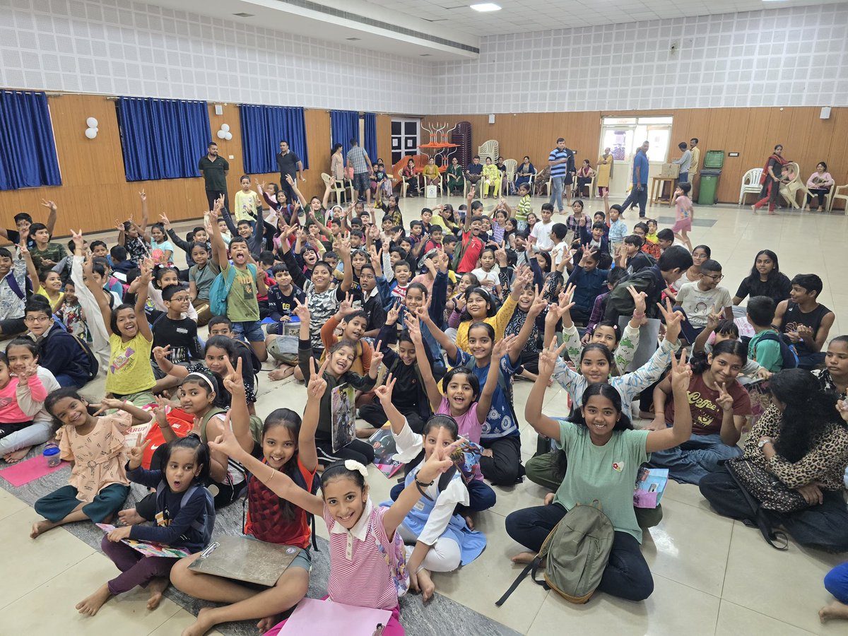 IN_Circars's tweet photo. 🎨 Swachhta Pakhwada Painting Competition at SMA Sri Vijaynagar Colony!
Young artists showcased inspiring messages on cleanliness, waste segregation & a greener future. 🇮🇳
#SwachhtaPakhwada
#INSCircars
#ArtForChange https://t.co/bQ9Uoy2RAf