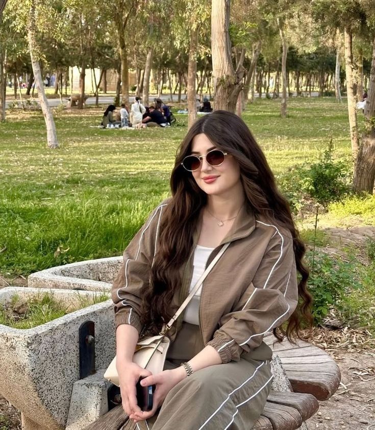 Never Force People To Choose you.

Good Afternoon 🌞