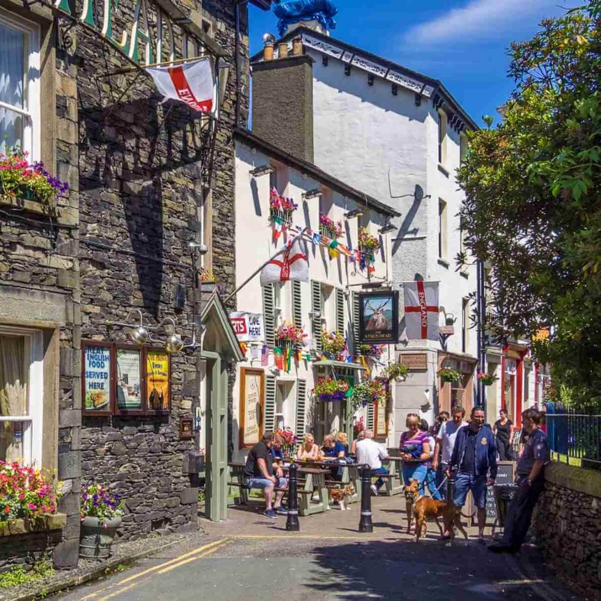 The charm of #LakesCumbria runs deep, shaped by centuries of #art, #literature, and landscapes that continue to inspire. Uncover more: bit.ly/4ppy6Nz Images © St Martin's Church, Veronika's Adventures &amp; Lake District Tours