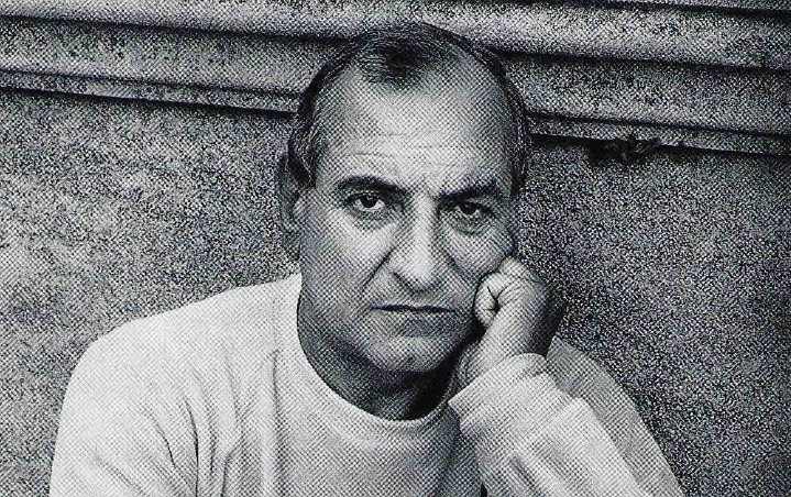 «L’italiano non è fascista per ideologia, è fascista per educazione sentimentale: ama chi comanda forte, purché gli lasci la possibilità di fare il furbo in privato.»

Ricordando Goffredo Parise, nato l'#8dicembre 1929.