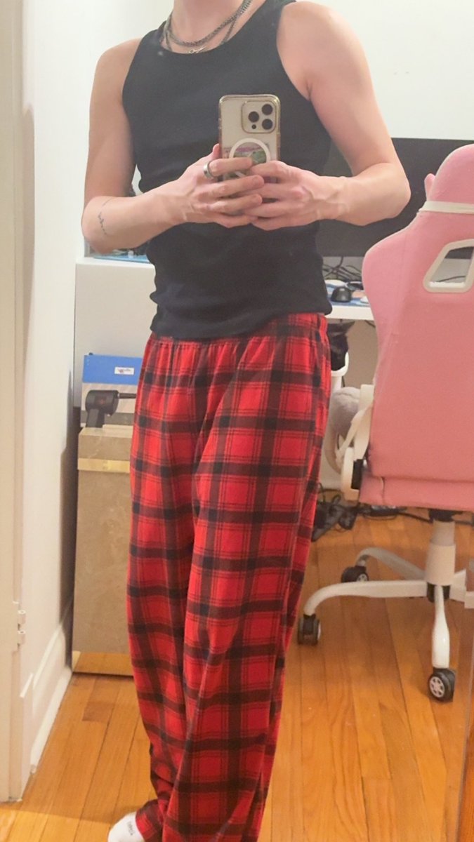 cloudycummer's tweet image. i wish i had a free bag of chipsuhhhh