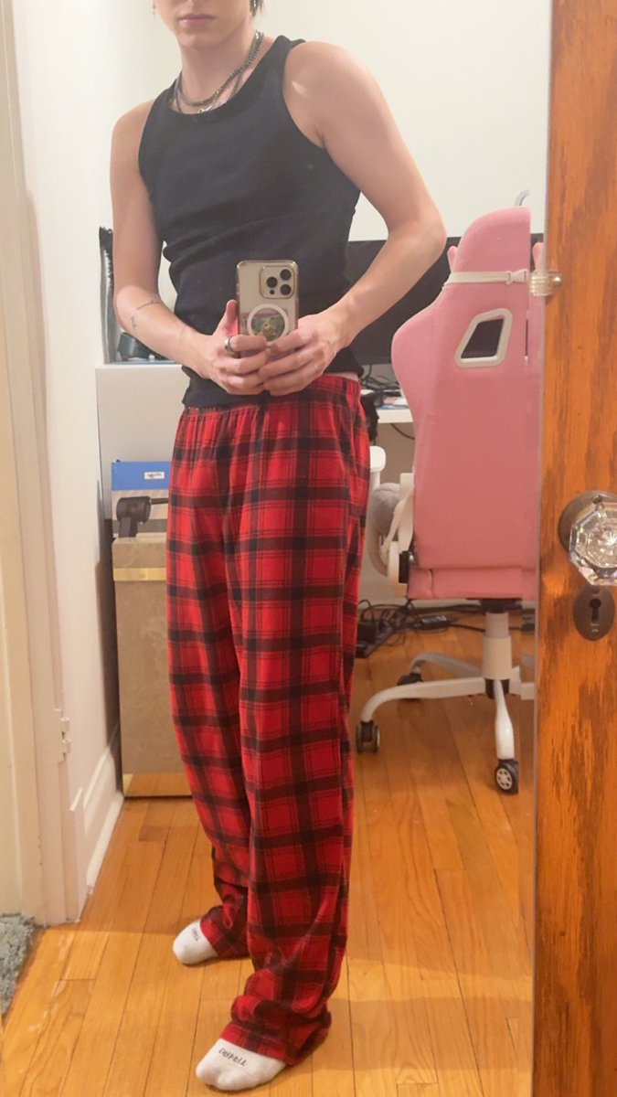 cloudycummer's tweet image. i wish i had a free bag of chipsuhhhh