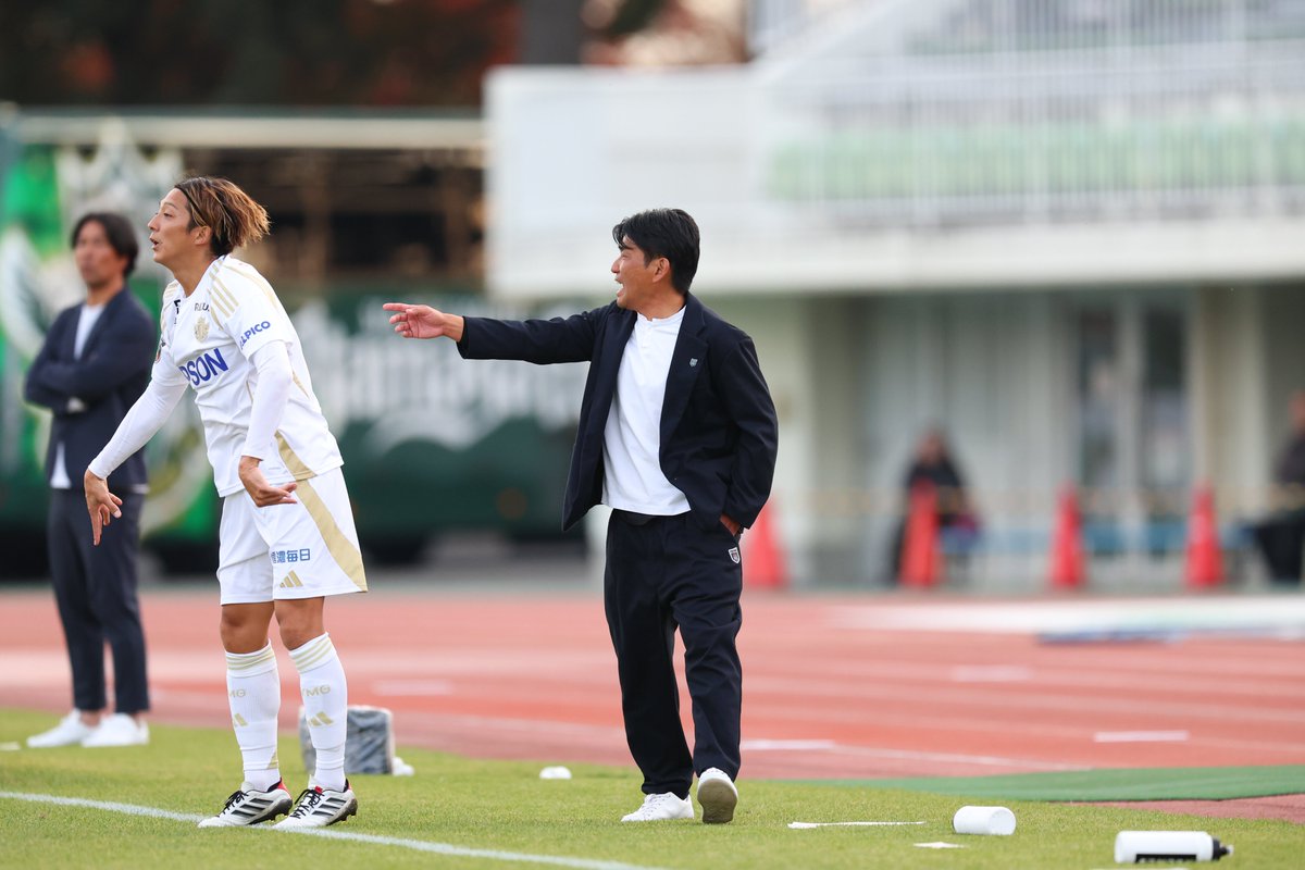 OfficialThespa's tweet photo. 👑受賞のご報告👑

各月の明治安田Ｊリーグにおいて、最も優れた指揮をした監督を表彰する「2025明治安田Ｊ３リーグ 月間優秀監督賞」11月度に、沖田優監督（初受賞）が選ばれましたのでお知らせいたします。

🗣️受賞コメント
https://t.co/XZ6qZlq3DX

#thespa #ザスパ群馬 #ChasingGlory https://t.co/Y8oAilqn9F