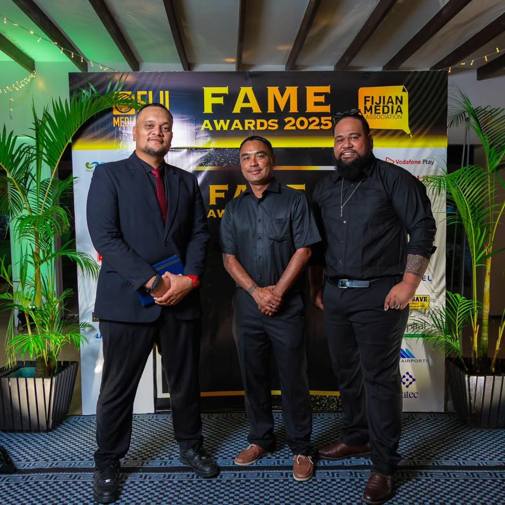 leon2kool's tweet photo. FAME Awards 2025 with two big Rotuman bodyguards.
#FAME #Fiji https://t.co/7suRXcImld