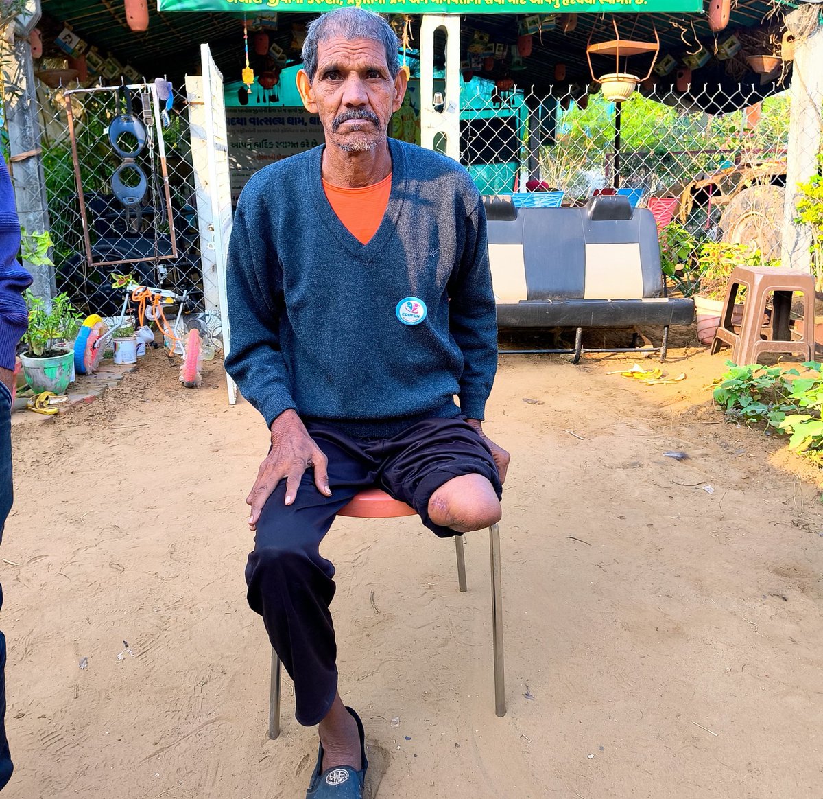 ParasVSoni's tweet photo. In Dhrangadhra court, a wheelchair was requested for a physically disabled person Kanaiyalal but none was provided. This denies his right to access justice and dignity. @Office_of_CCPD 
Please ensure courts provide necessary wheelchair/accessibility support for disabled https://t.co/fyhmDAtafV