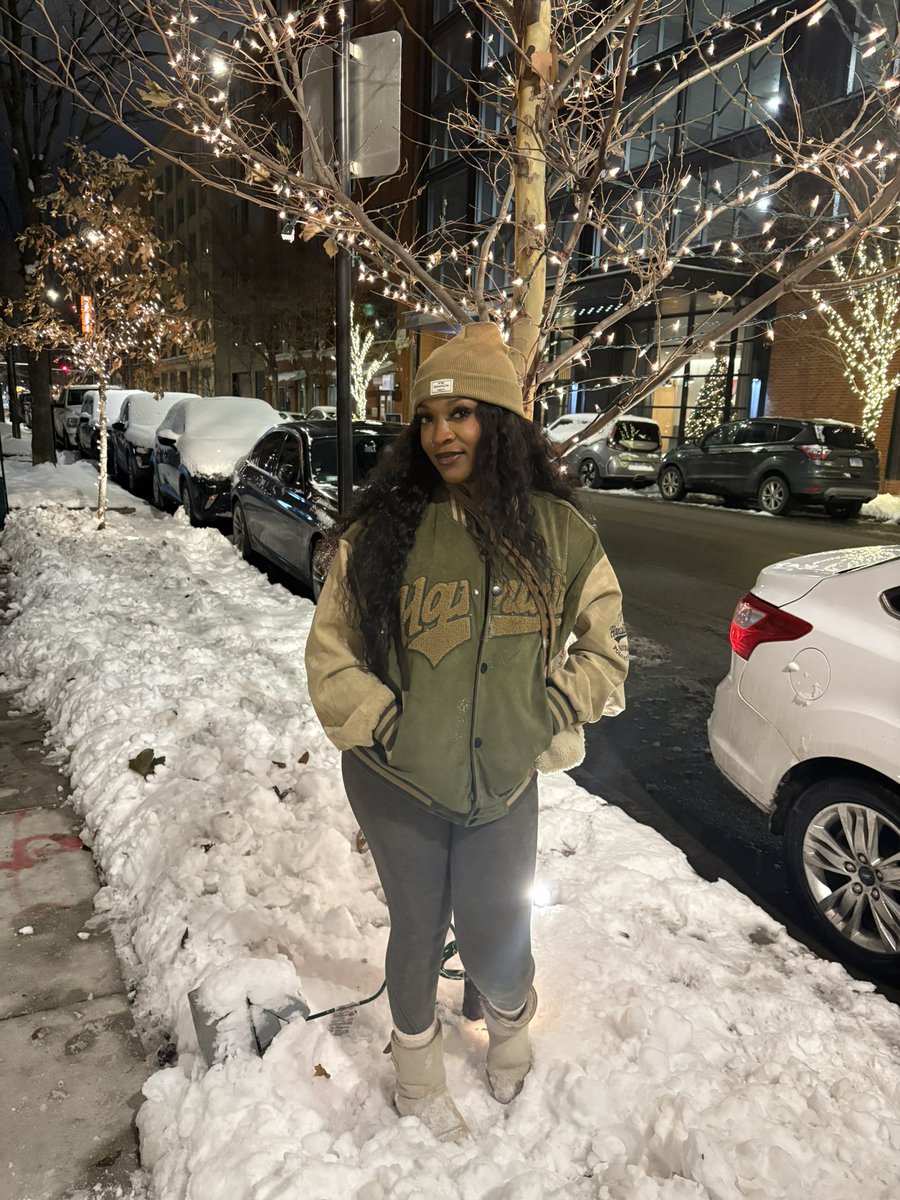 _Ryannaaa's tweet image. 2:30 baby won’t you meet me at the bean.