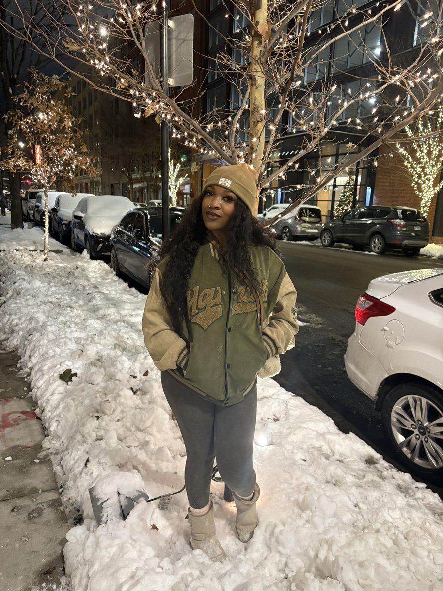 _Ryannaaa's tweet image. 2:30 baby won’t you meet me at the bean.