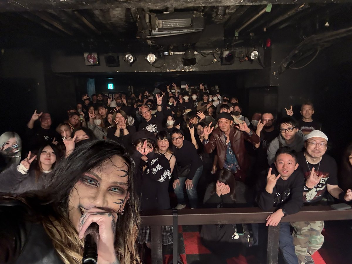 【圧倒的謝礼】

昨日の無料ワンマンライブ、改めて来て下さりありがとうございました‼️
予約9人から始まったこの物語、無事最高の形で幕開けれました。

次は12/24にツーマンがあります！

本当に色々あって波乱だったけどそれでも見に来てくれて、知ってくれて

ありがとう。

#XELESIAH #ゼレシア