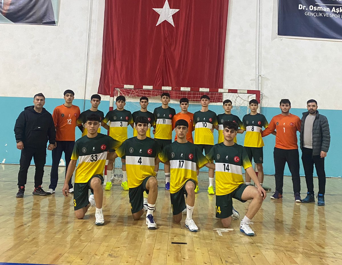 🏆 Erkekler Hentbol 2. Lig’de Gururlandıran Başarı! 💚🤾‍♂️

Erkekler Hentbol 2. Liginde ilimizi temsil eden Bingöl Orman Spor Kulübü, deplasmandaki ilk galibiyetini alarak büyük bir başarıya imza attı! 👏🔥

Ligin en genç takımı olarak sahada ortaya koydukları mücadele, azim ve