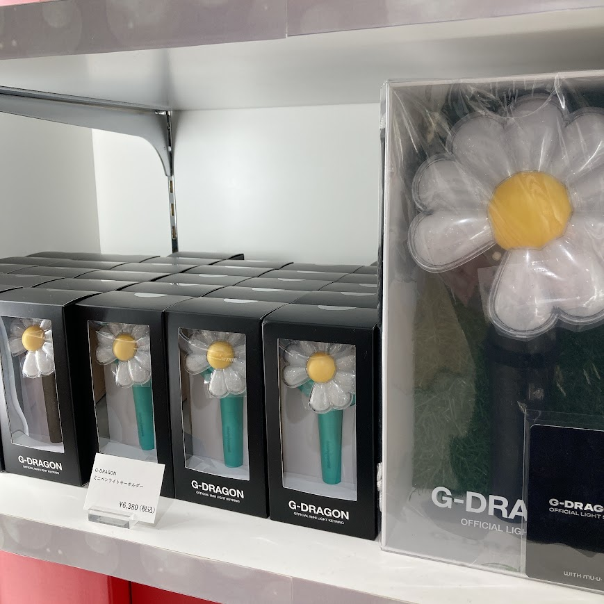 🐉#GDRAGON 商品情報🐉 G-DRAGONさんの MINI LIGHT KEYRING LIGHT