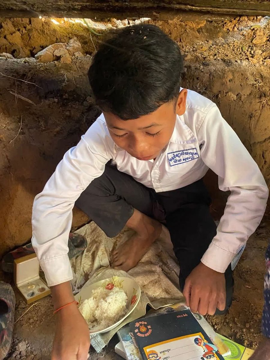 PFuszJkKfPFI0Nd's tweet image. Thai military attack Cambodia soldier and civilian in 08.12.2025
#justiceforcam