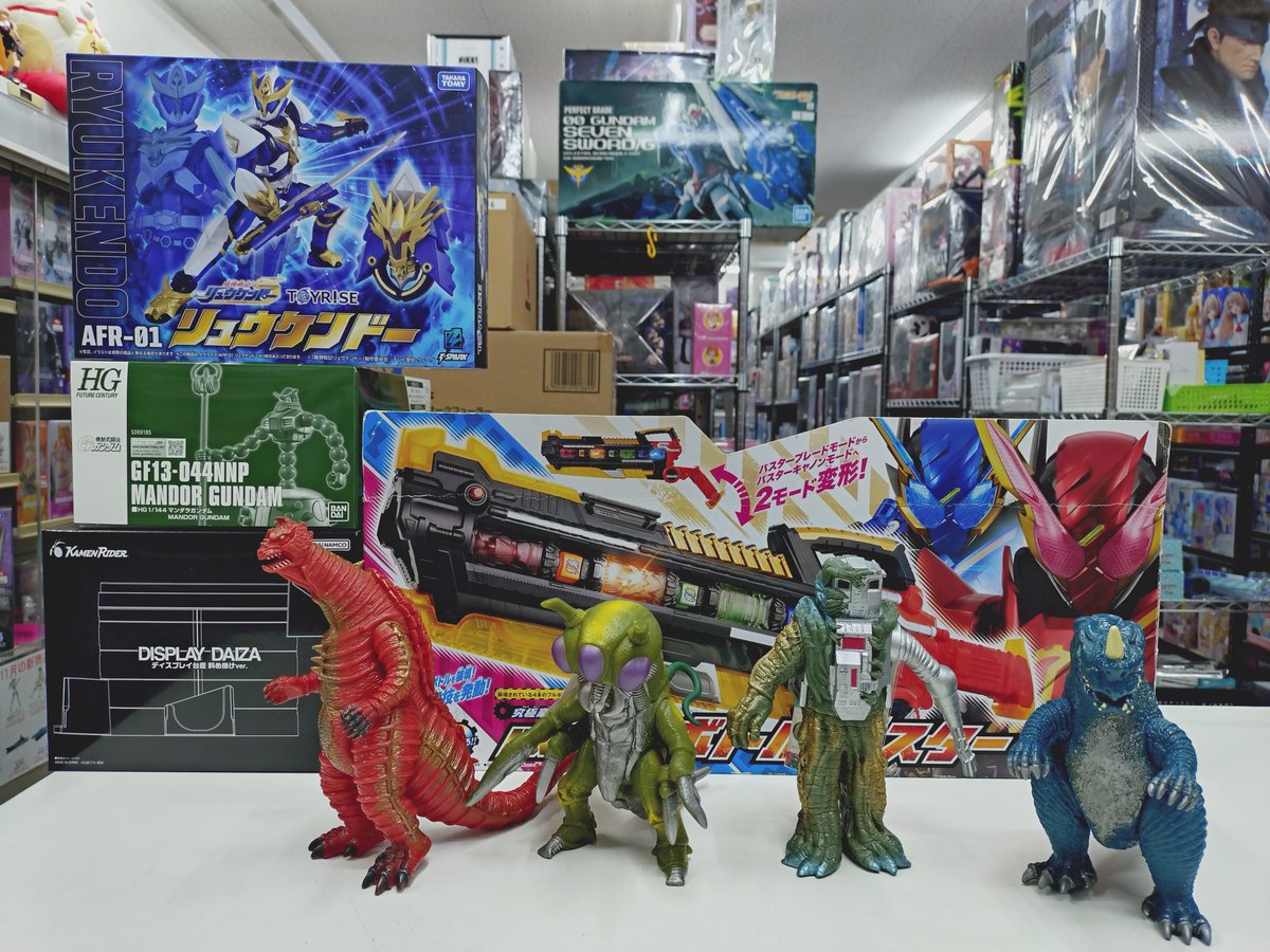 先ほどガンプラや仮面ライダー、ソフビ等をお売り下さったお客様 