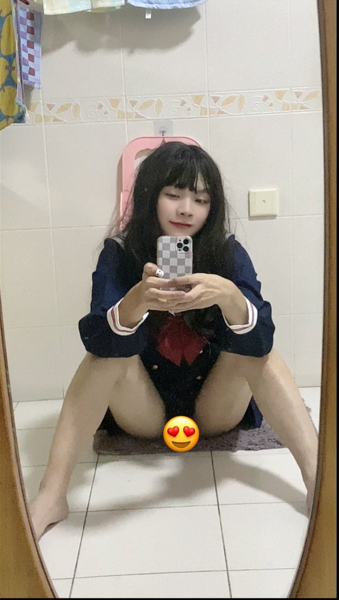 baozaohanh's tweet photo. 不给看😋 https://t.co/5Yr2G1G912