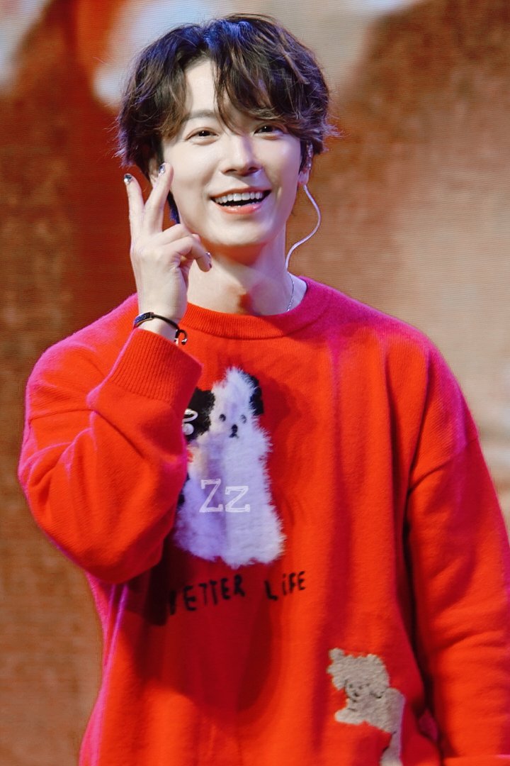 Look at my pretty nails 💅

#DONGHAE #동해 

cr _竹子