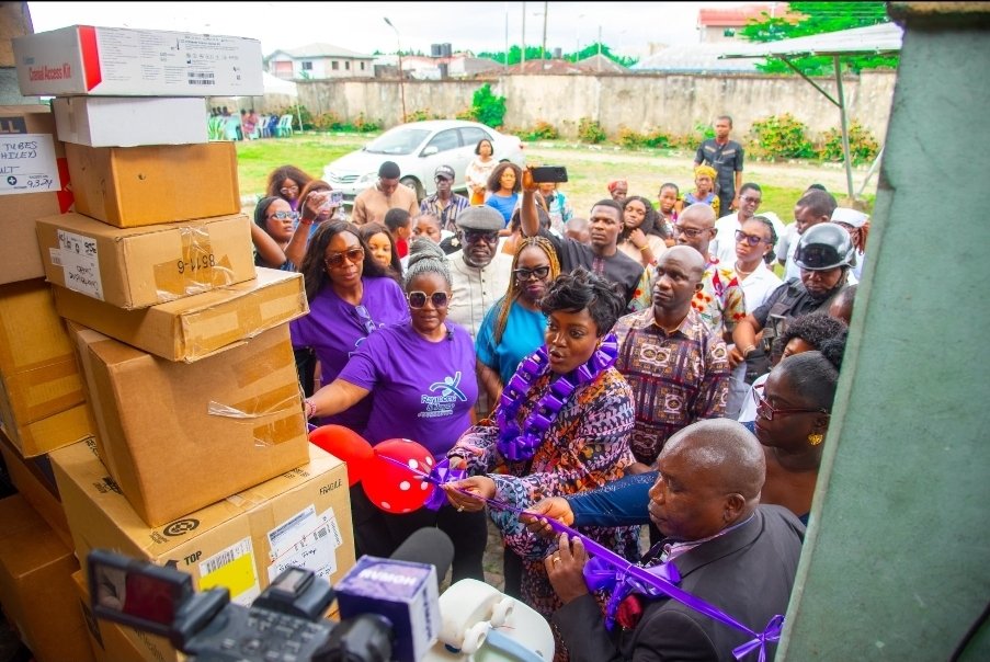 Adaeze_Oreh's tweet photo. MONDAY MOTIVATION 

The Raymond & Joyce Foundation in collaboration with Dorcas Heart Foundation, Texas, USA recently donated medical equipment and consumables to the Rivers State Government. 

The official handover ceremony took place at the Zonal Hospital, Okrika where we were warmly received by Dr. Bright Ogbonda, Chief Medical Director, Rivers State Hospitals Management Board and the management and staff of the hospital.

The donated equipment and consumables worth over 300 million naira will be distributed to 15 rural hospitals across the state.

The state government sincerely appreciates dedicated partners who are keen to support the state in advancement of Governor Fubara's #Health4AllRivers strategy.

Immense thanks to Mrs Oluchi Dappa, Coordinator RJF and Oroma Kejeh Head of Programmes RJF.

I wish you all a week filled with productive partnerships and multiple wins! 

Sidebar: Those benches gotta go!

#AdaezeOreh
#UniversalHealthAdvocate 
#UniversalHealthAdvoc8
#ThePeoplesCommissioner 
#Health4AllRivers 
#RiversState
#RiversFirst
#LeaveNoOneBehind
#BetterHealthForAll
#MotionandMovement