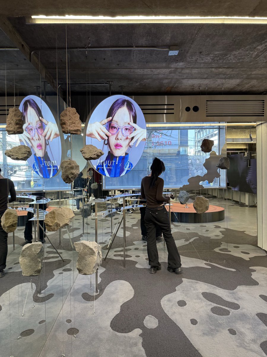 あれ？なんか、、
似合わないね👓！笑

#muut