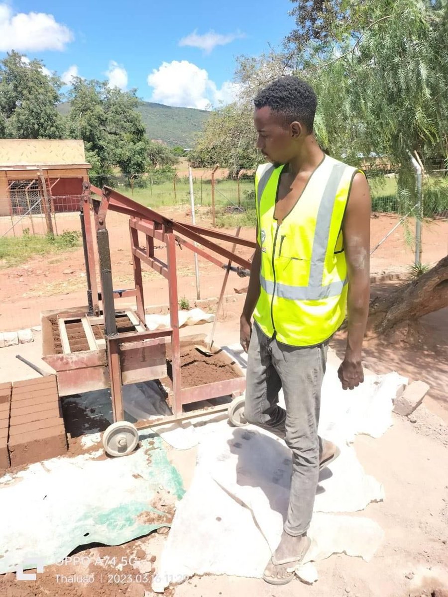 Ndi_Muvenda_'s tweet photo. When I started selling bricks people thought I was just playing. But my friends and online fam said ro na nawe and that support built this business with me. Who was your first plug? #BusinessMadePossible #TelkomIsIconic https://t.co/K46j0DvMpK