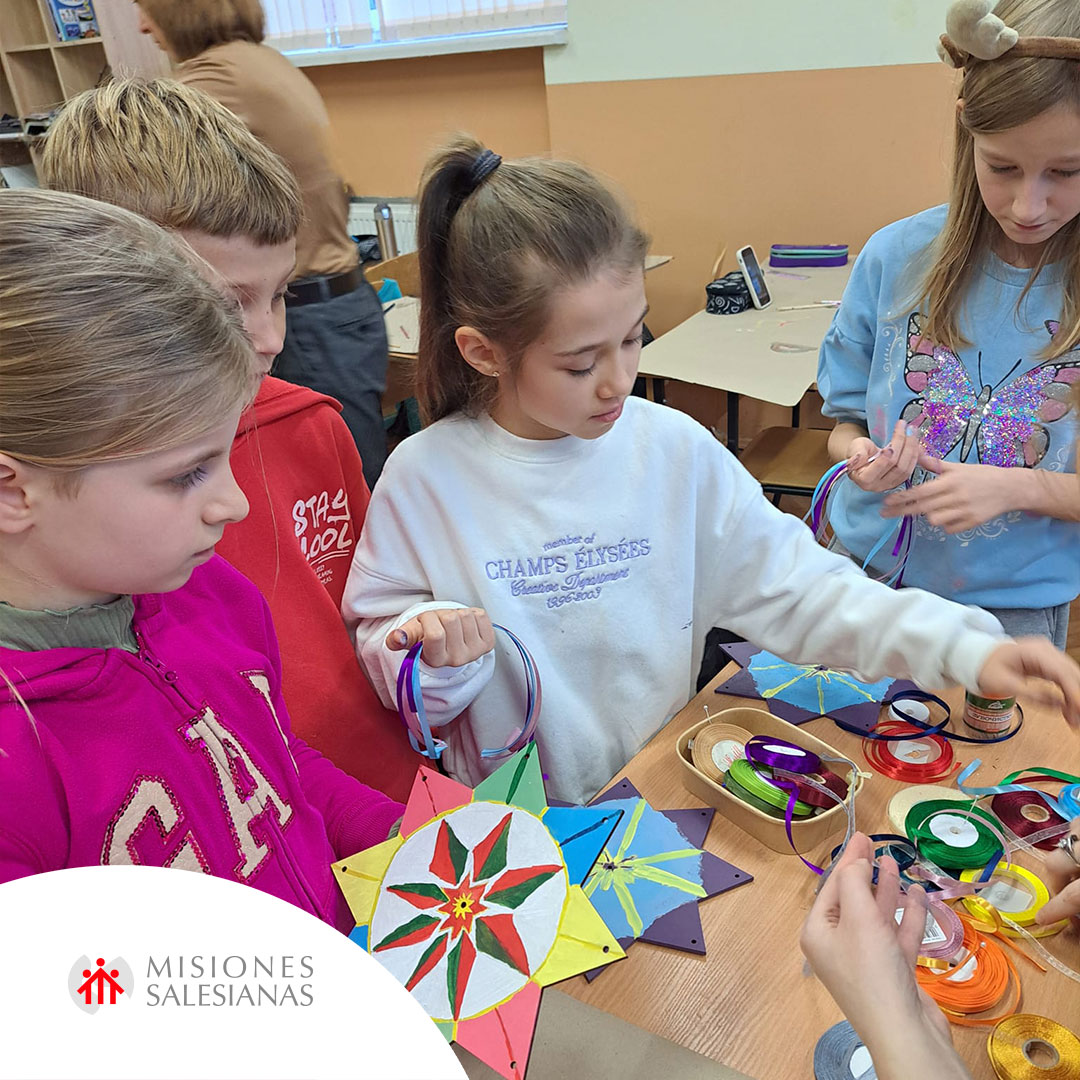 MSalesianas's tweet image. #NoticiaMS | Celebramos 184 años del inicio del Sistema Preventivo 🎉
Todo empezó con una frase: “¿Sabes silbar?” 🎶 y un avemaría rezado por Don Bosco y Bartolomé Garelli 🙏
Una pedagogía que transforma vidas: “No con golpes, sino con amor” ❤️.
Noticia 👉 f.mtr.cool/slxifdwpmn